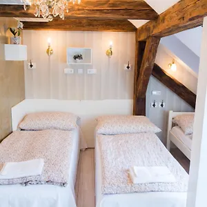 Hotel apartamentowy Alice House